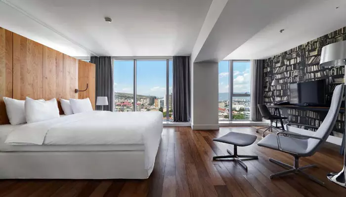 هتل هالیدی این تفلیس